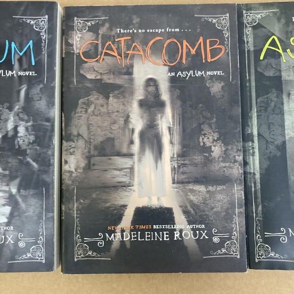 Asylum Ser. Asylum 3-Book Box Set Asylum, Sanctum, Catacomb by Madeleine Roux - Picture 8 of 10